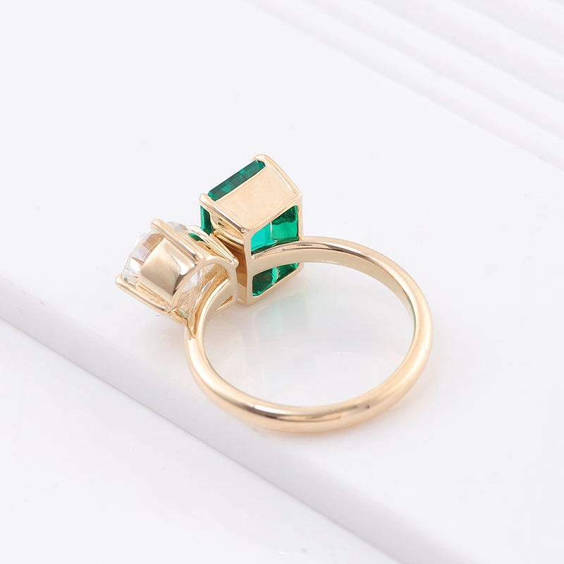 Nueva llegada de Oro 10K Anillo amarillo Moissanite Corte Pera y Laboratorio crecido Emerald Vvs 2 doble anillo de piedra para la Mujer