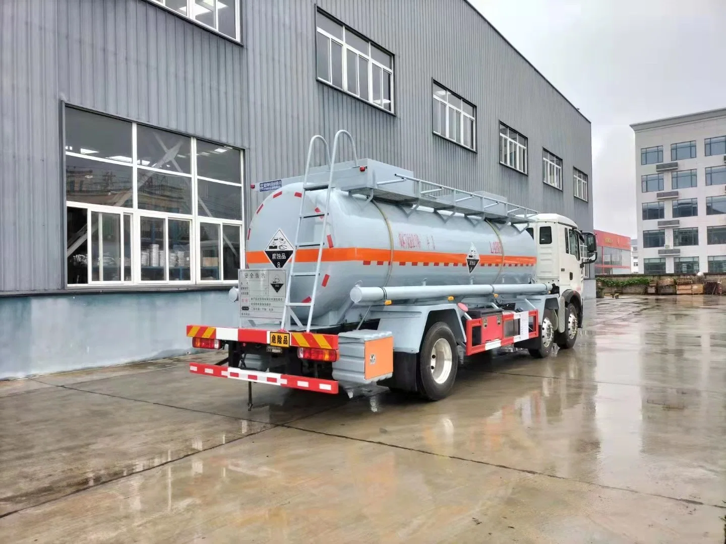 L'acide phosphorique camion de transport de produits chimiques pour la vente