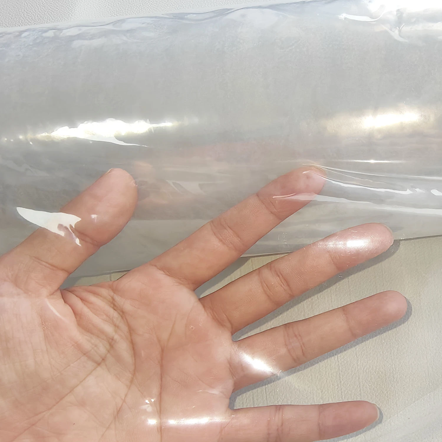 Film en plastique populaire PE PVC pour machine automatique d'emballage à la main.