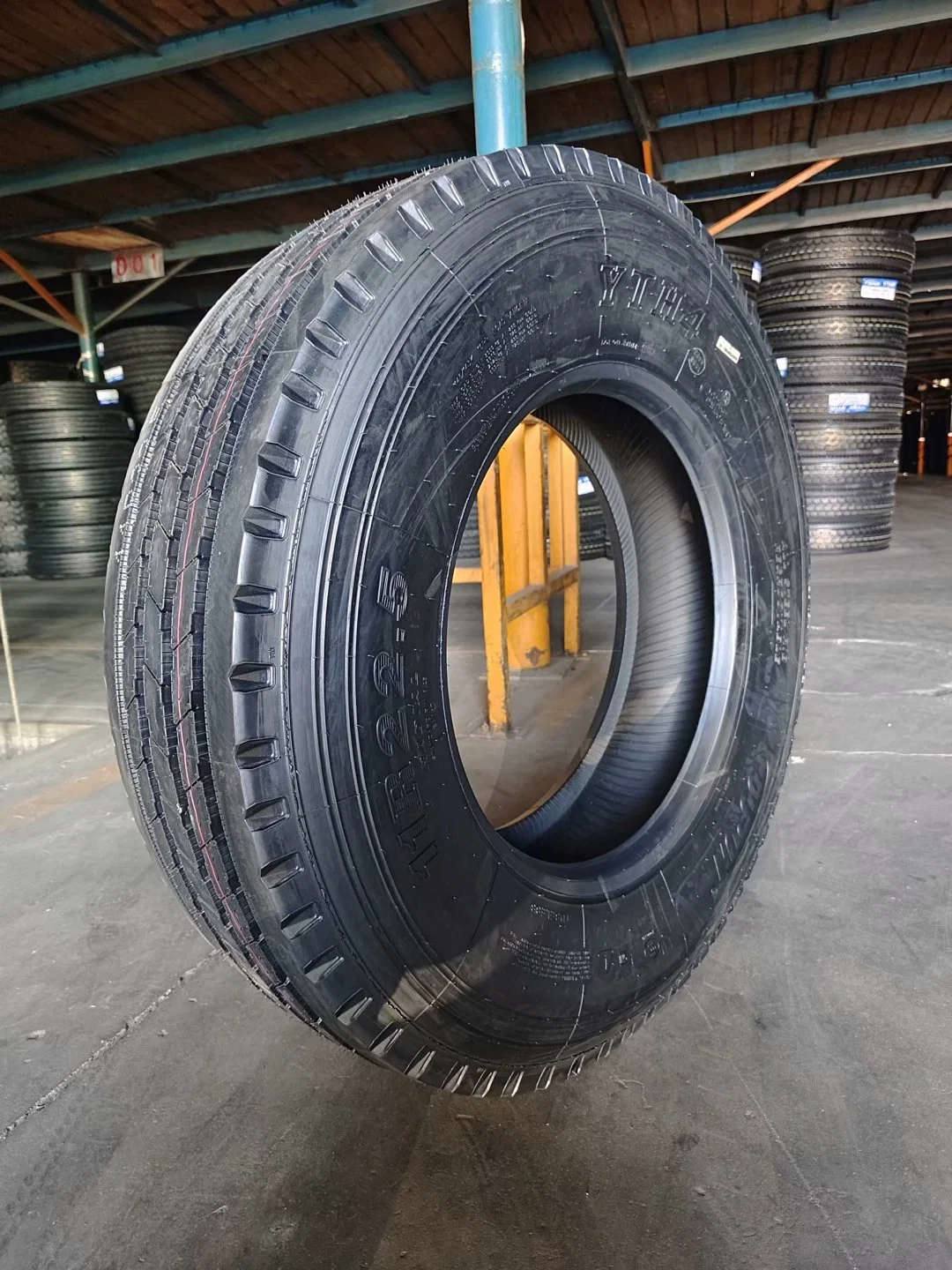 Triangle Linglong Habilead Kapsen Chaoyang Durun Compasal Royal Balck Constancy T Radial Tyres 111 7.50r16 11r22.5 12.00r20 315/80r22.5 385/65r22.5 295/80r22.5