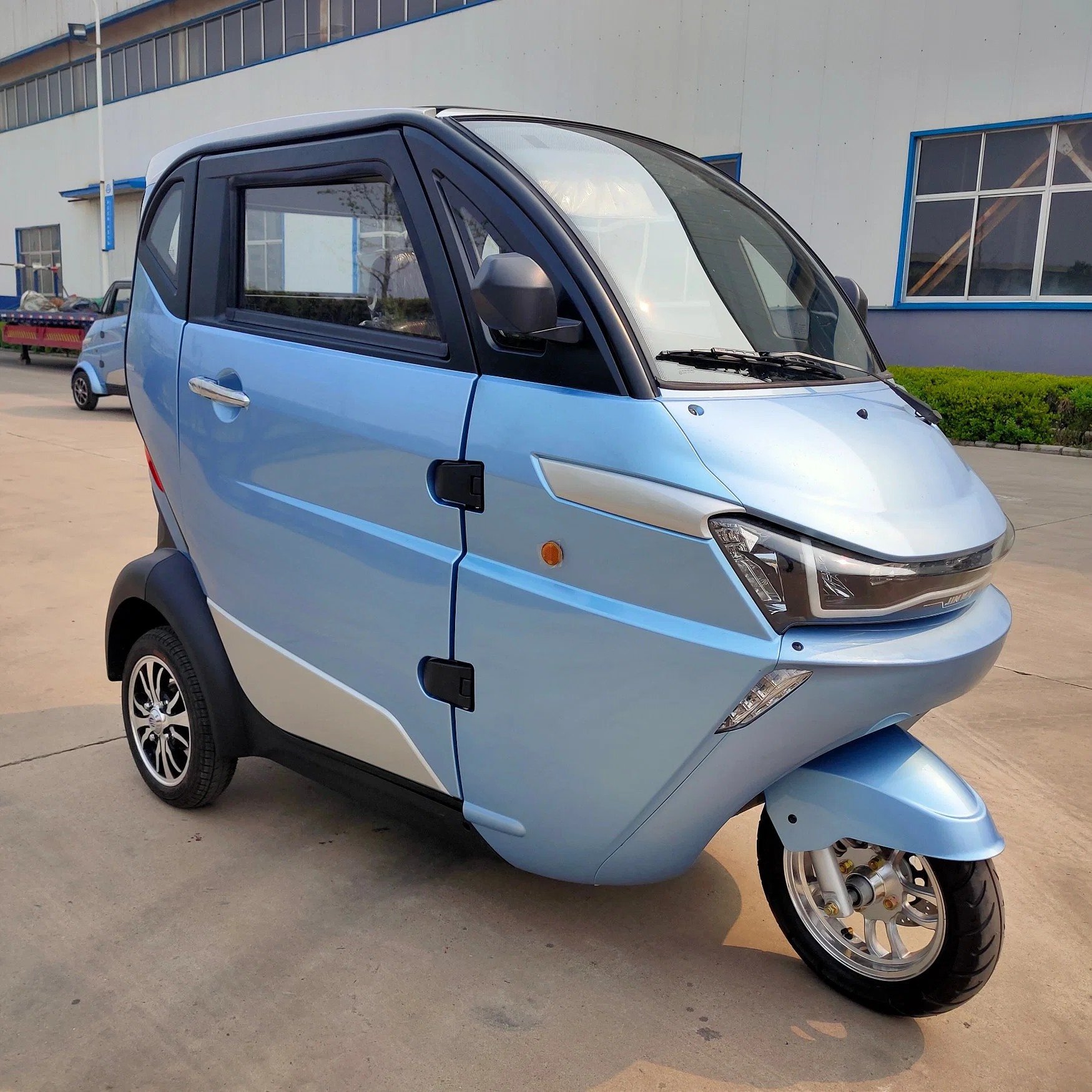 Runhorse 3 Wheel Electric Tricycle Electric Mobility Cabin Scooter Car