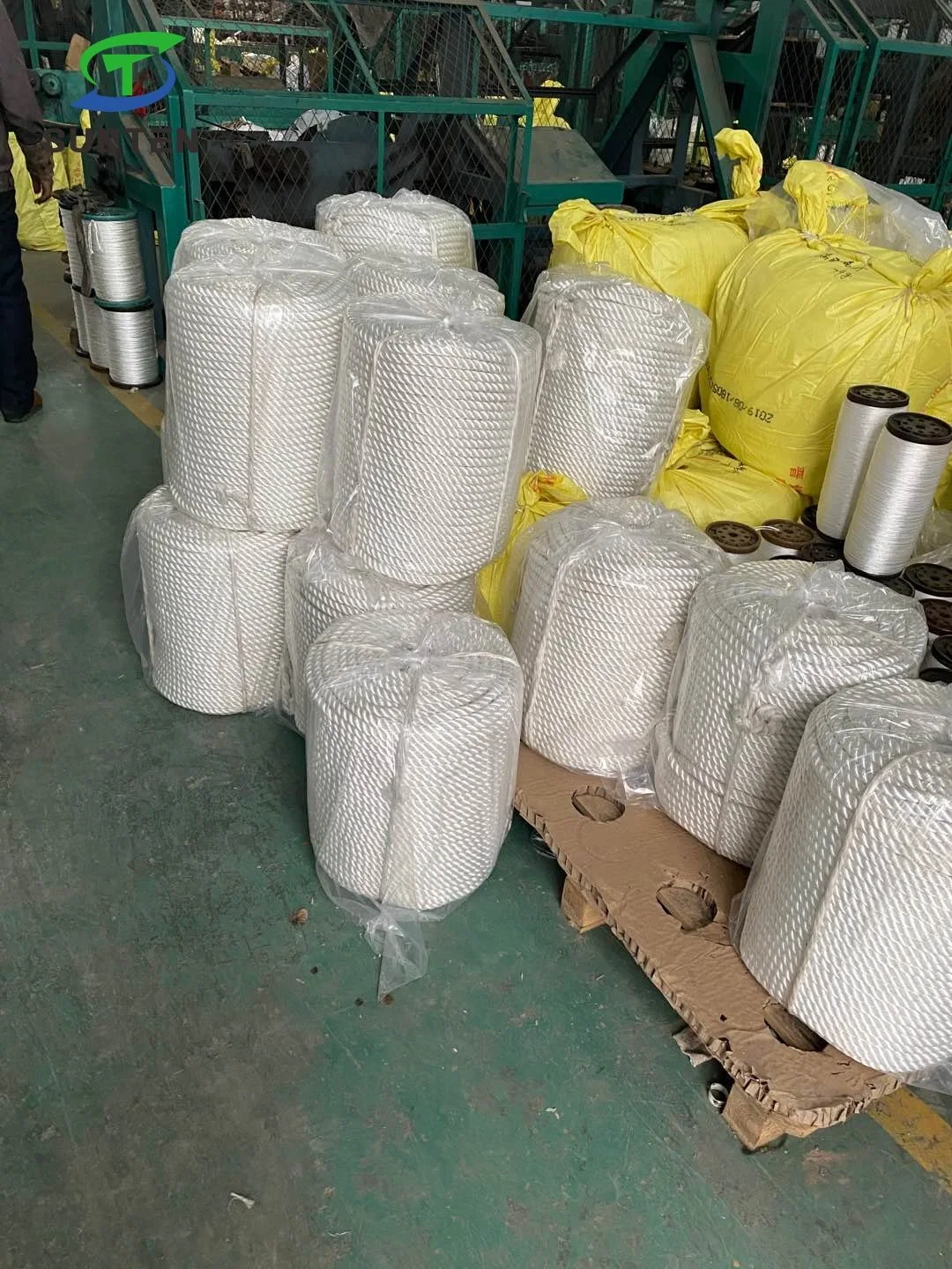 Factory Price 3 Strand White Polyester/Nylon/Sythetic/Marine/Mooring/Packing/Lifting/Twist/Twisted Cargo Net Rope