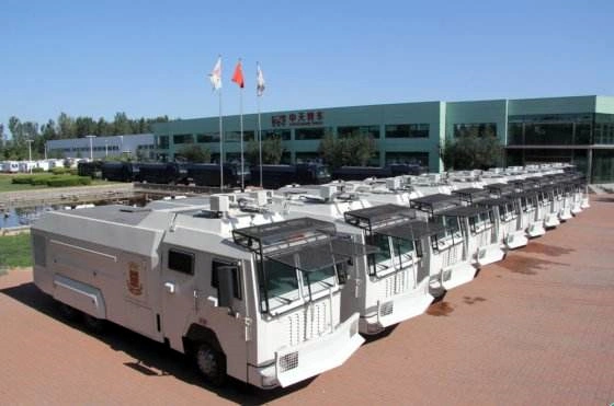 Riot Prevention Vehicle Dye/Tear Gas/Foam 6X4 Hochdruckwasserkanone LKW Fahren Sie ein Riot Fahrzeug