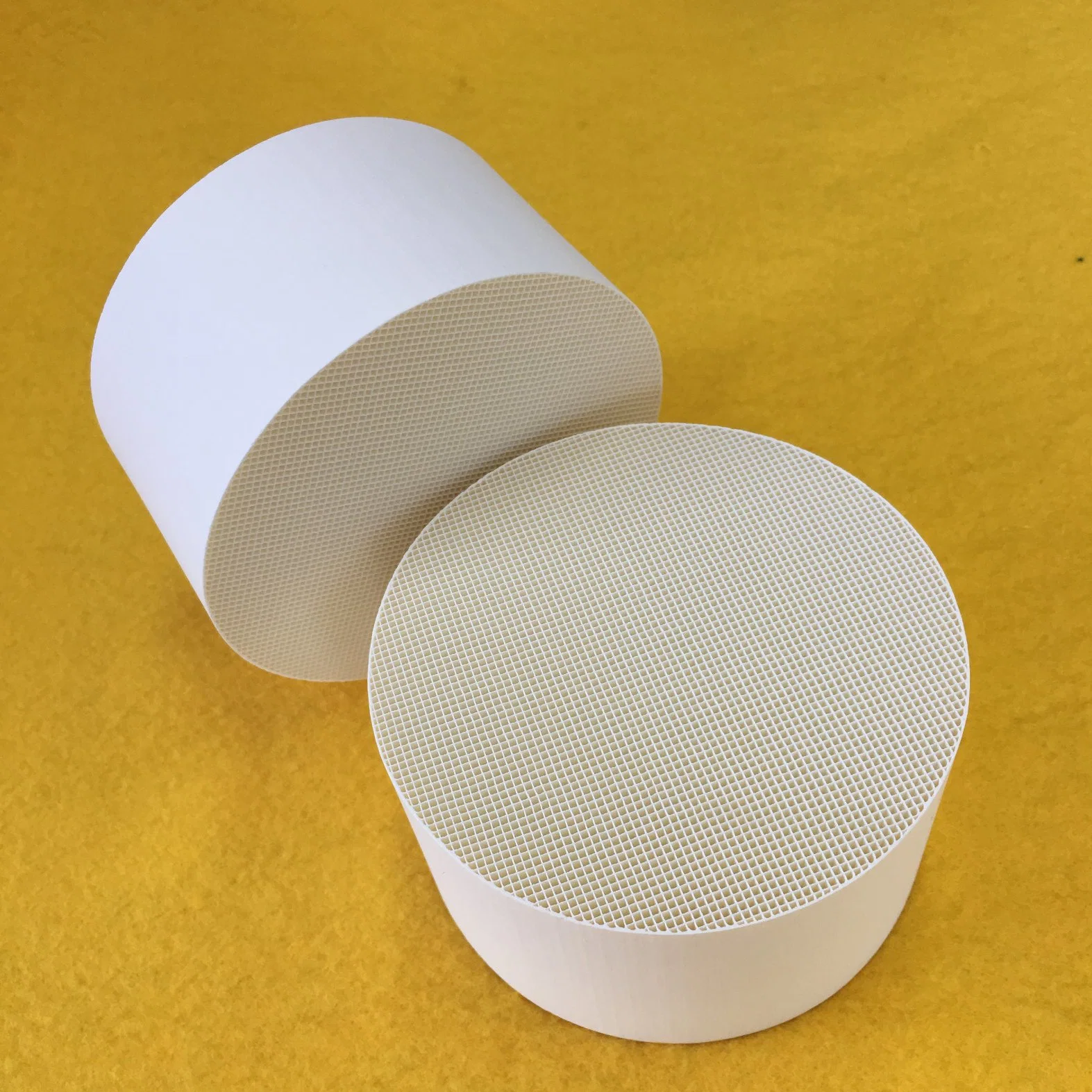 Factory Price High Temperature Mullite Honeycomb Ceramic Heater Regenerator Rto Rco Alumina Cordierite Regenerative Catalyst Carrier