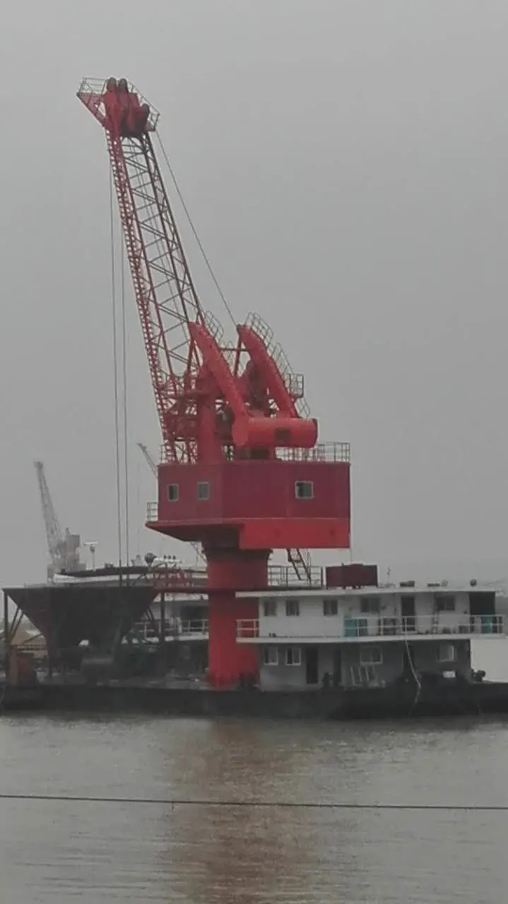 Grúa flotante de transporte de estanterías para operaciones en alta mar