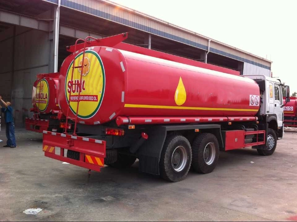 Chinês Início Brand novo barato Sinotruk HOWO 4X2 6X4 8X4 20000 litros de combustível Petroleiro caminhão com dispensador de Combustível