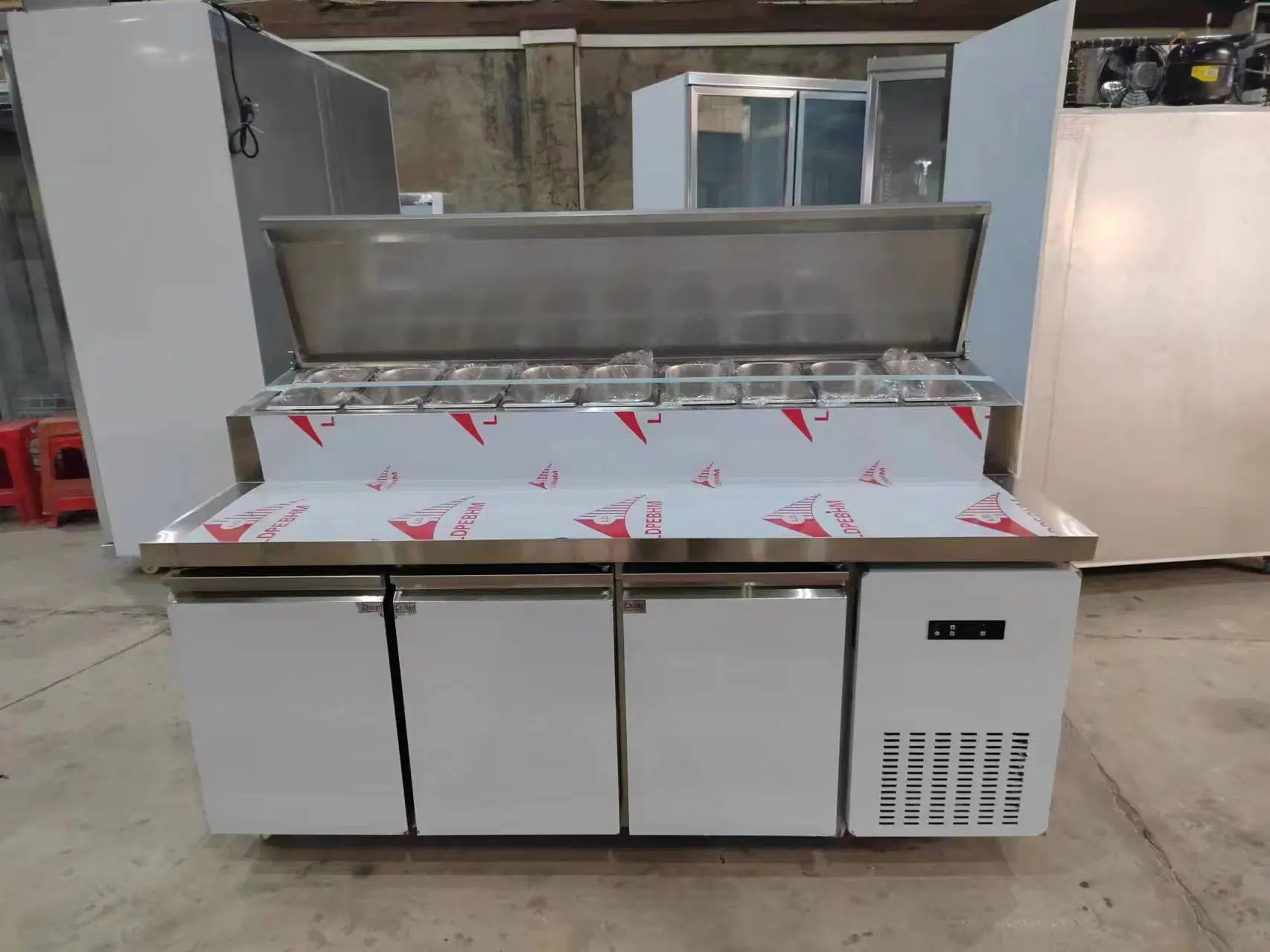 1,8 m Table réfrigérée en acier inoxydable pour pizza/salade sous le comptoir pour la cuisine.