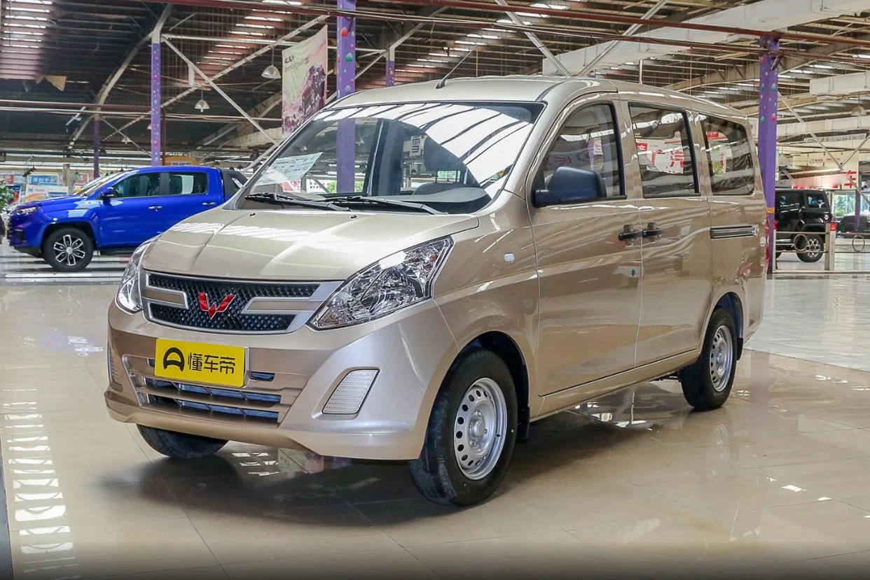 Chinese Domestic Automobile Wuling Rongguang V-2020 1.5L Practical National VI Lar Bus Electric Hybrid New Car