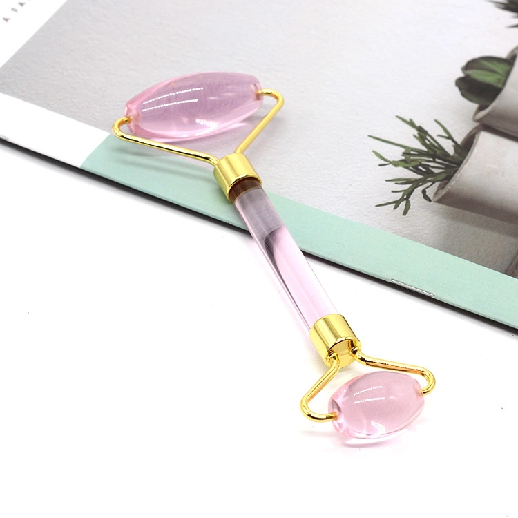 Outil de massage facial en forme de cœur imitant le jade durable, gua sha personnalisé avec étiquette privée en verre rose violet.