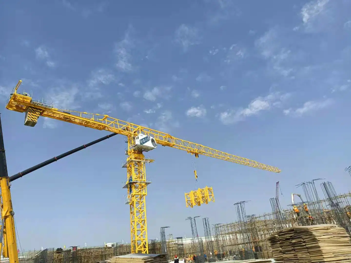 Sun Official Best Selling 10ton China Building Construction Hydraulic Topless Tower Crane Price Qtp7015-10t