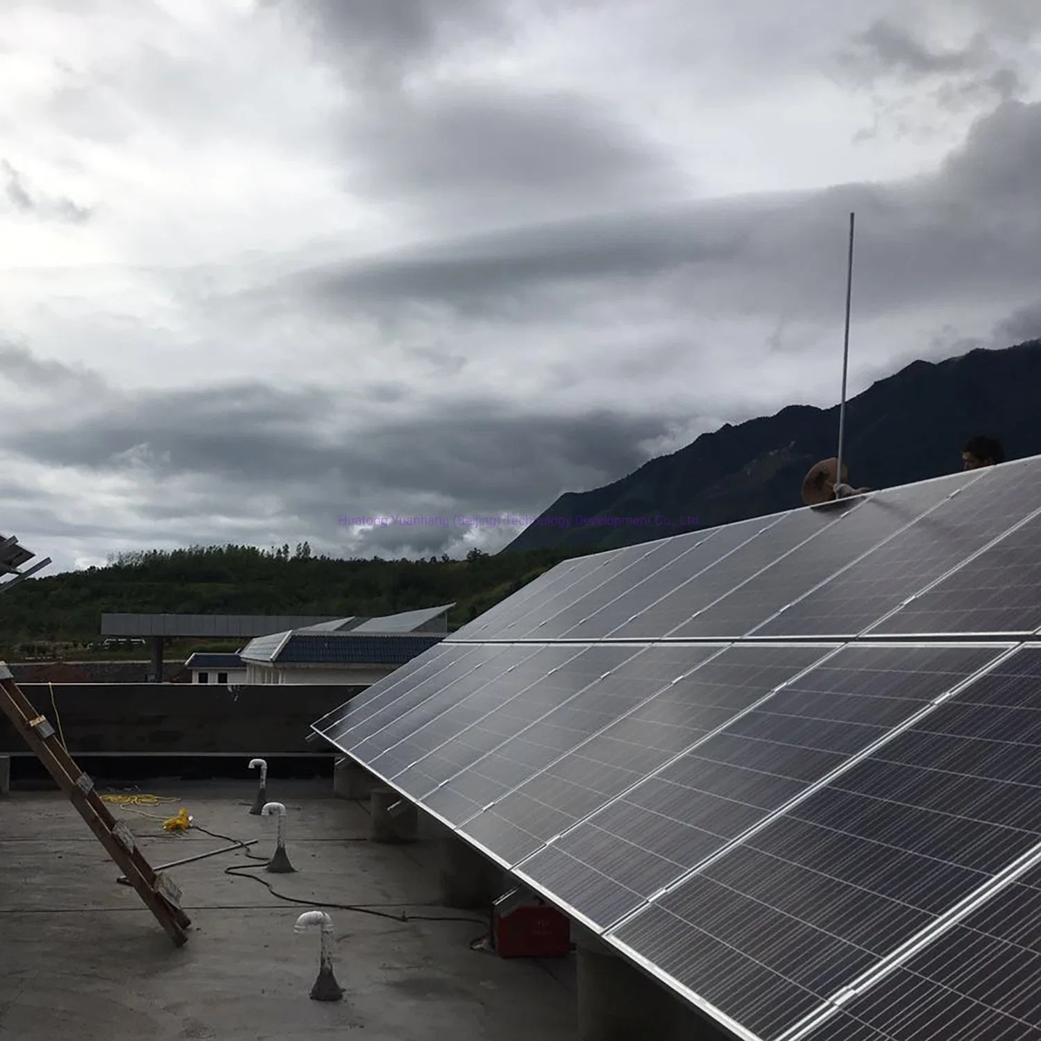 Système solaire domestique Ferme de toit Dispositif de génération d'énergie photovoltaïque de 500 kW Éclairage solaire Alimentation électrique portable extérieure