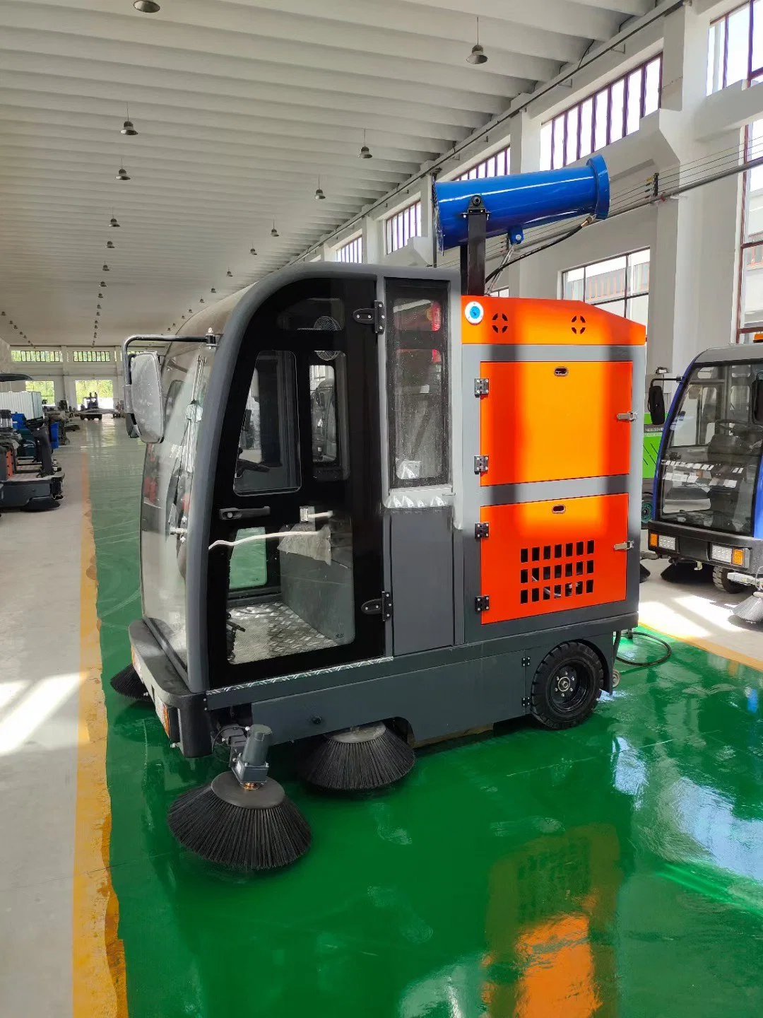 Commercial Use Industrial Small Cleaning Machine Ride-on Sweeper in Sri Lanka India