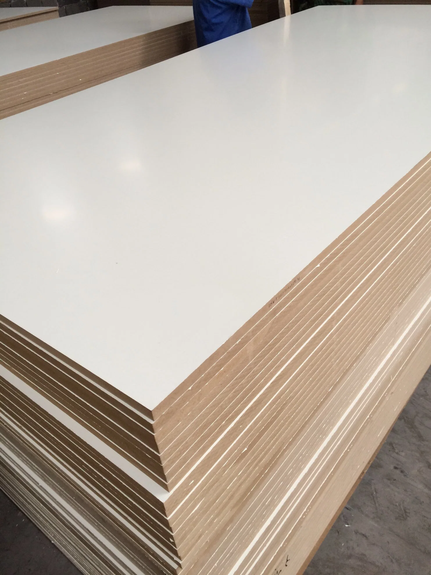 Prix bon marché 10mm des panneaux de fibres de bois MDF