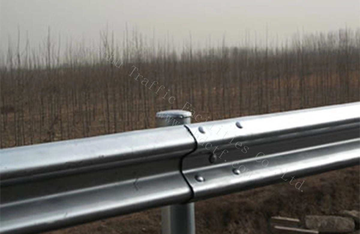 Hot DIP galvanized Road Safety Steel Crash Barrier Construction Highway Guardrail Metal W Beam Thrie Wave Bridge, varão ondulado personalizado Barreira de trânsito