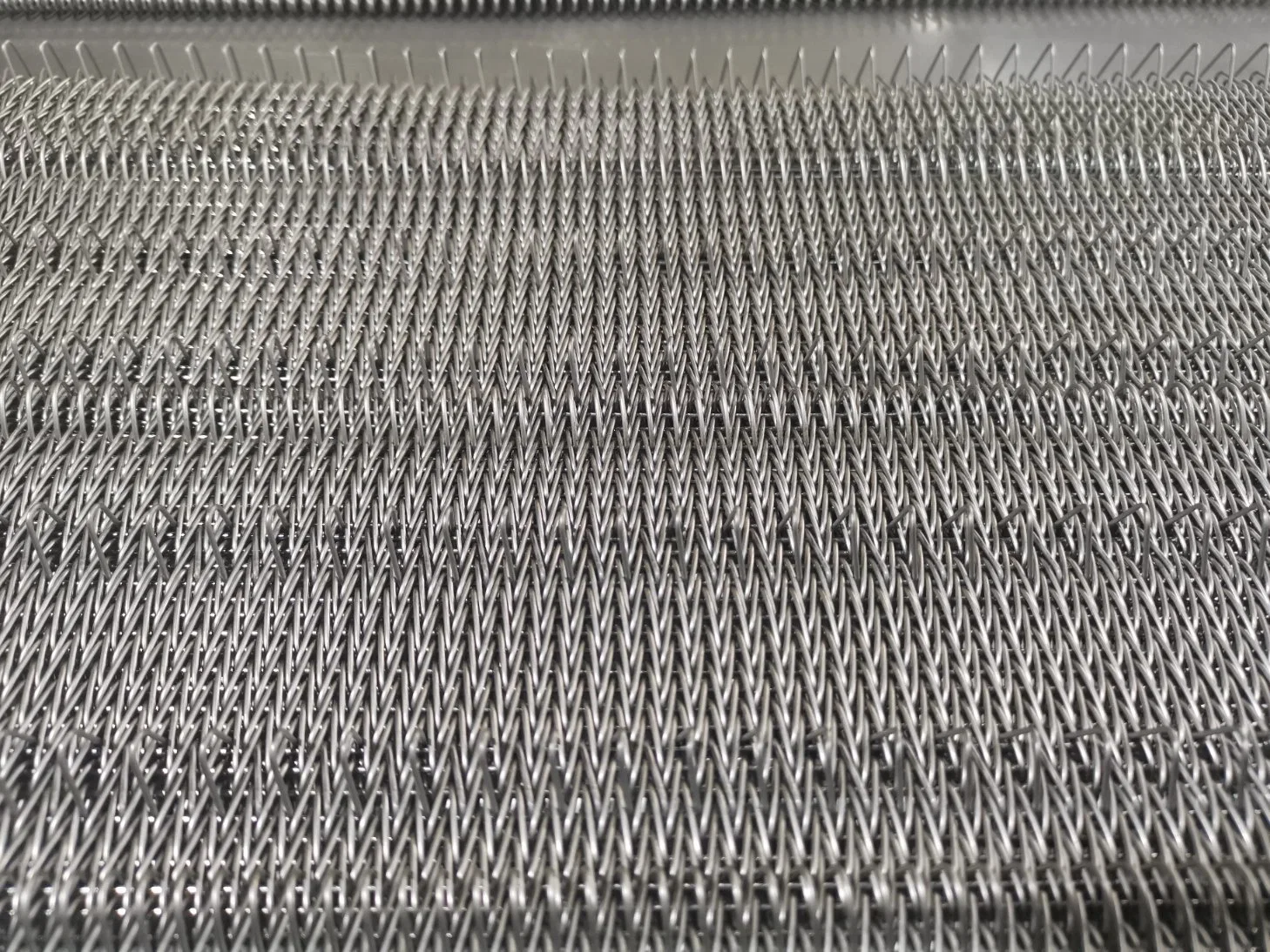 Herringbone Quenching Furnace Metal Conveyor Belt Manufacturers