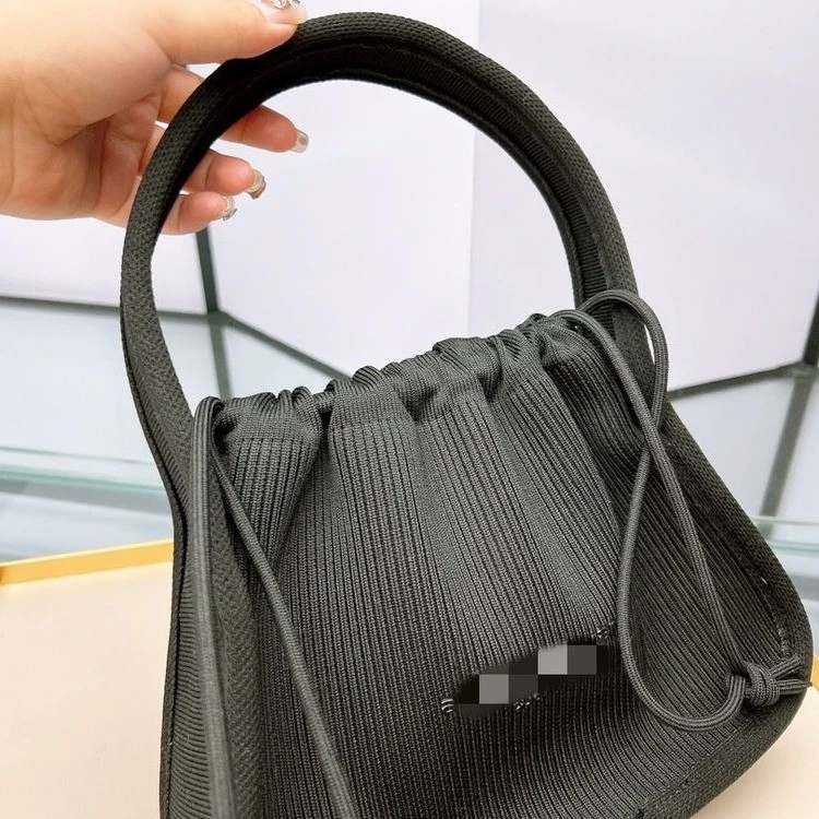 Women Flap Messenger Manhattan Bag Deisgner Luxury Leather Shoulderbag Ladies Underarm Bags Handbag with Metal Closure Business Type One Shoulder Wallet Purse