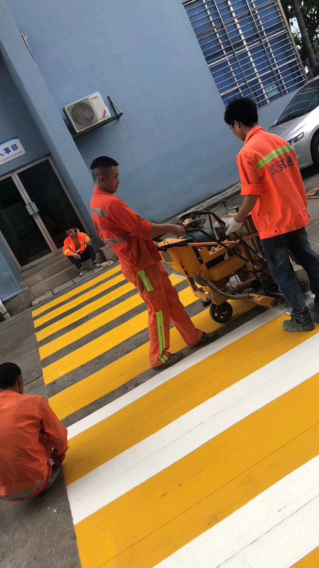 Pacakge de madera 12 meses Pintura termoplástica Marca de carreteras con material fundido caliente Máquina