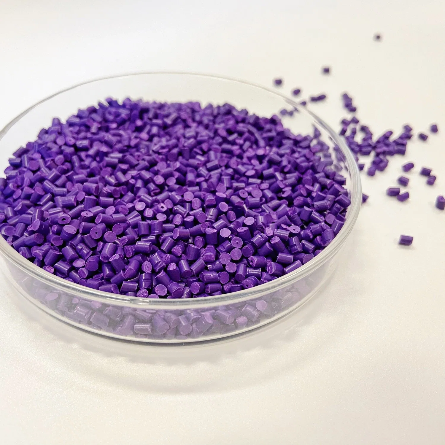 Bonne résistance aux intempéries Purple TPU masterbatch pour le fil et l'Extrusion de gaine de câble