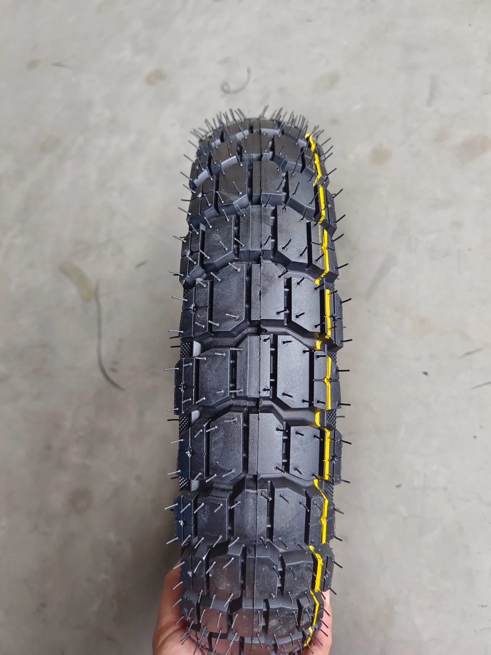 Motociclo o pneu externo fabricante, Motociclo o pneu externo com alto teor de cola Tubeless Roda de vácuo de alta velocidade de três rodas roda do pacote