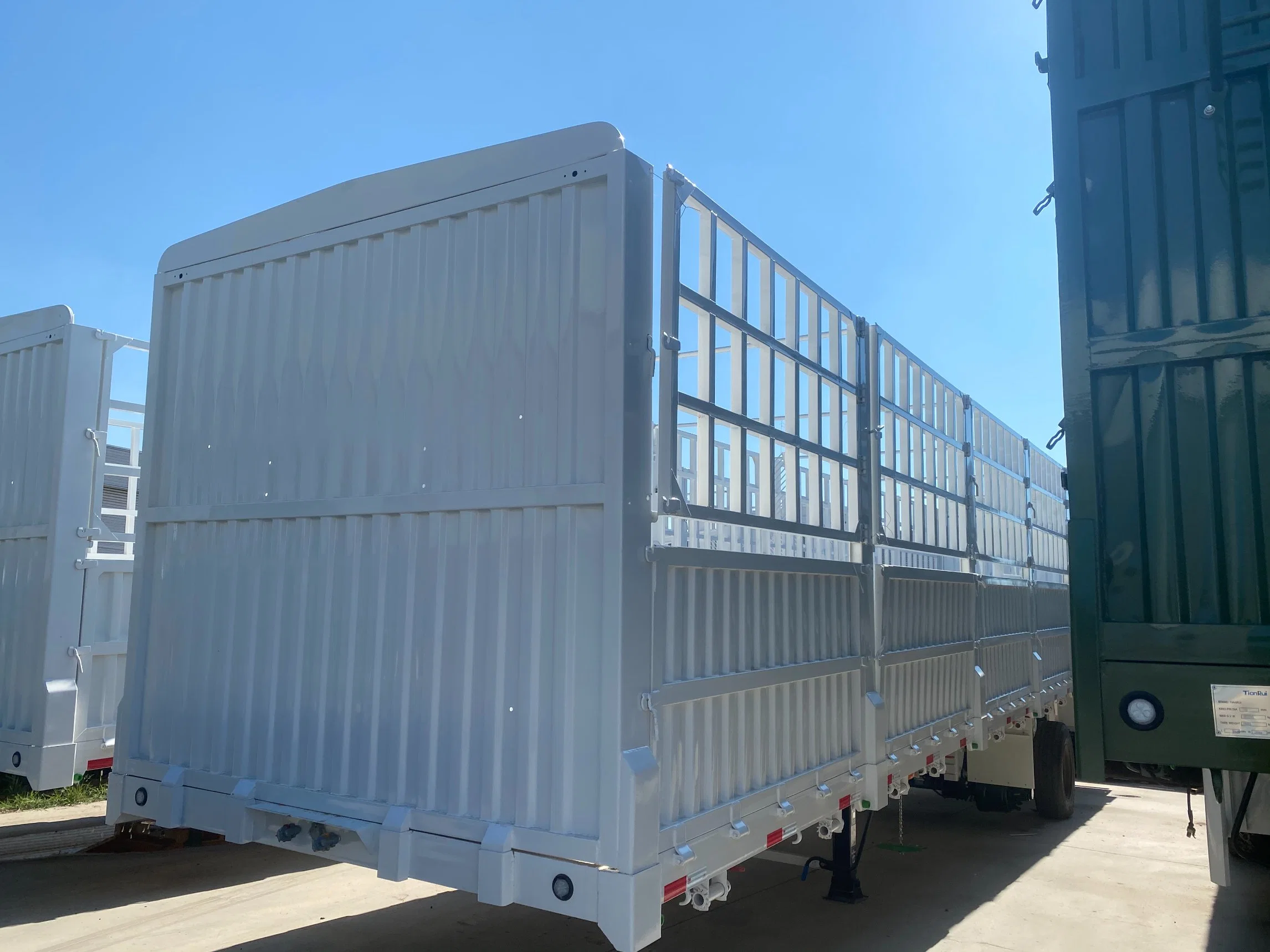 Maître de véhicule 3 essieux 40 tonnes clôture de piquet de transport d'animaux Semi-remorque de camion