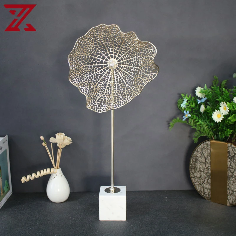 Nordic Wrought Iron Tabletop Decoration Metal Casted Sculpture with Marble Base Table Ornaments