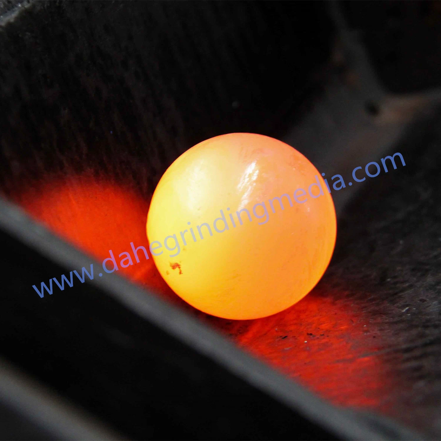 Professional Manufacturer of Forged Grinding Media Steel Ball for Metal Mines