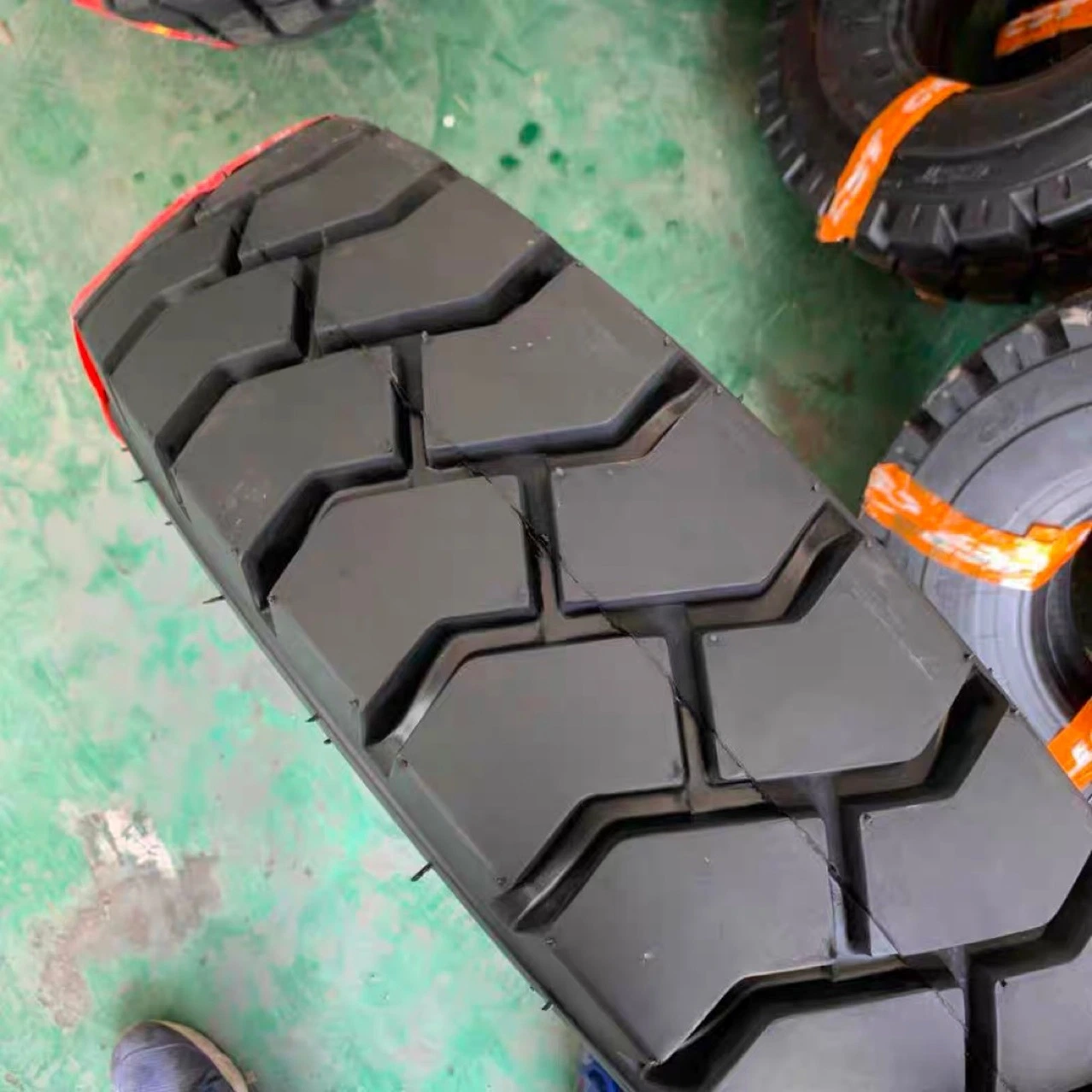 Wholesale/Supplier Cheap Price Chinese All Steel Radial Truck Tyres Tires