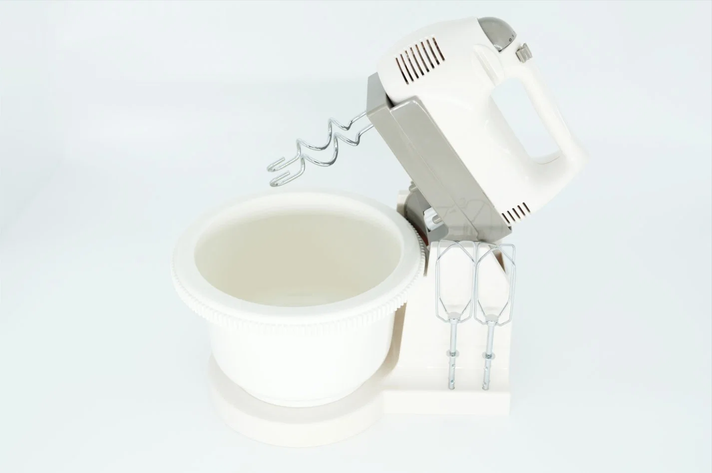 Plastic Housing 5-Speeds Hand Mixer with Dough and Beaters with Bowl (8818)