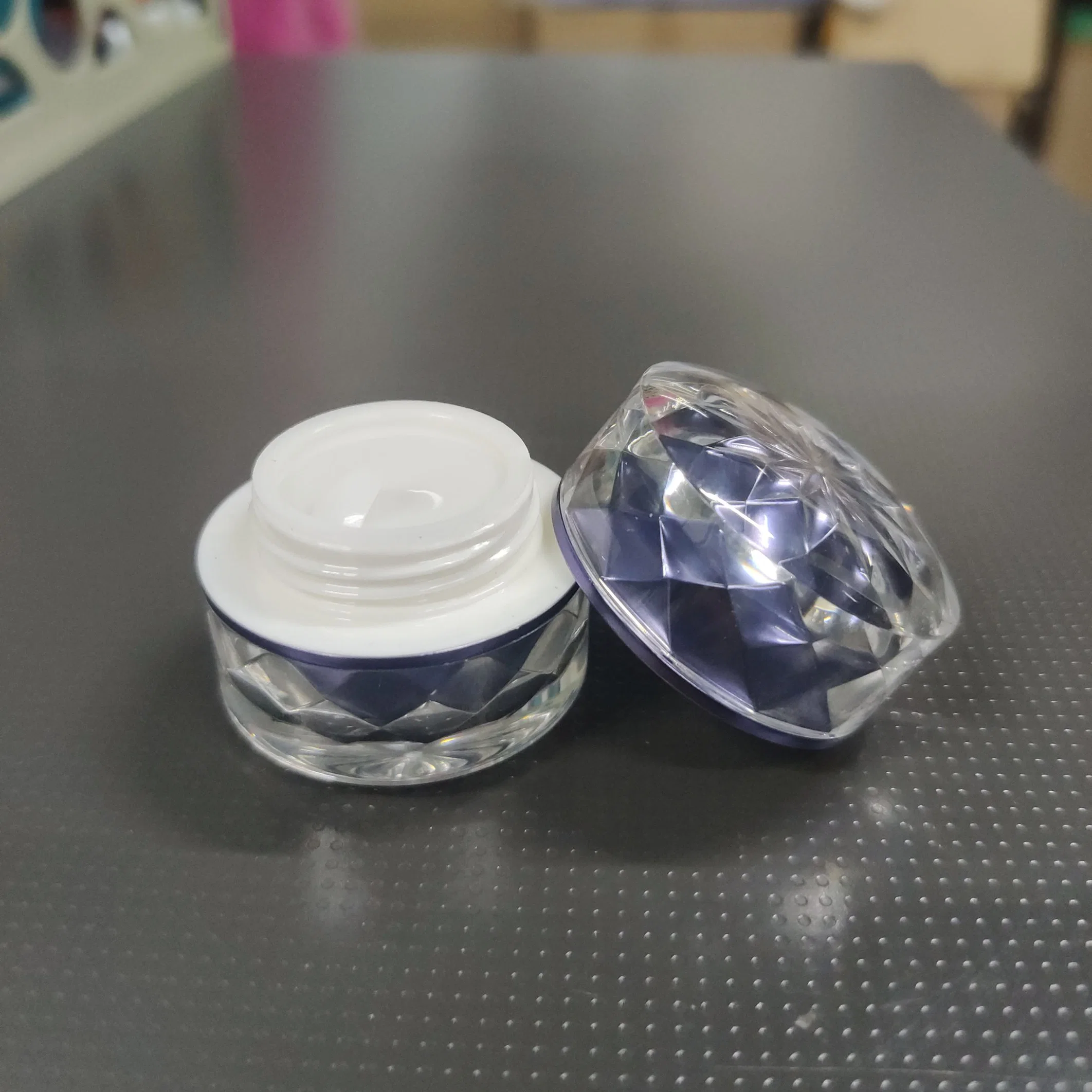 5g in Stock Luxury Ready to Ship Silver Fashion Design Plastic Container Gold Acrylic Cream Jar for Cosmetic Packaging