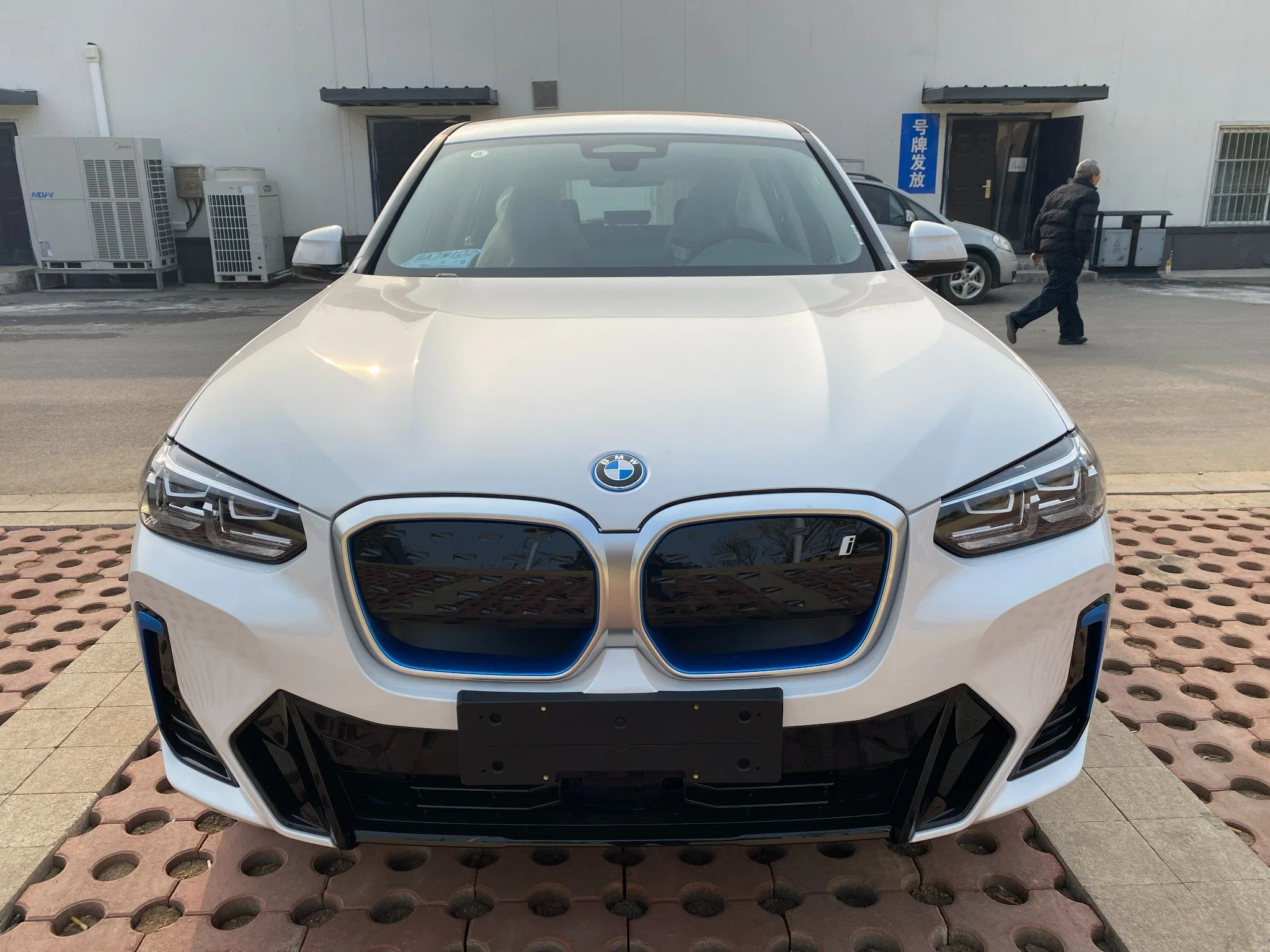 Gebraucht 2022 Modell BMW IX3 Electric Auto NEFZ Bereich 490 Km Leading Edition