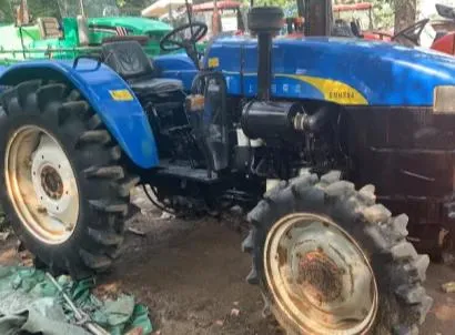 Tracteur agricole d'occasion New Holland/John Deere/Sch avec Chargeur frontal/pelle rétro/charrue/remorque