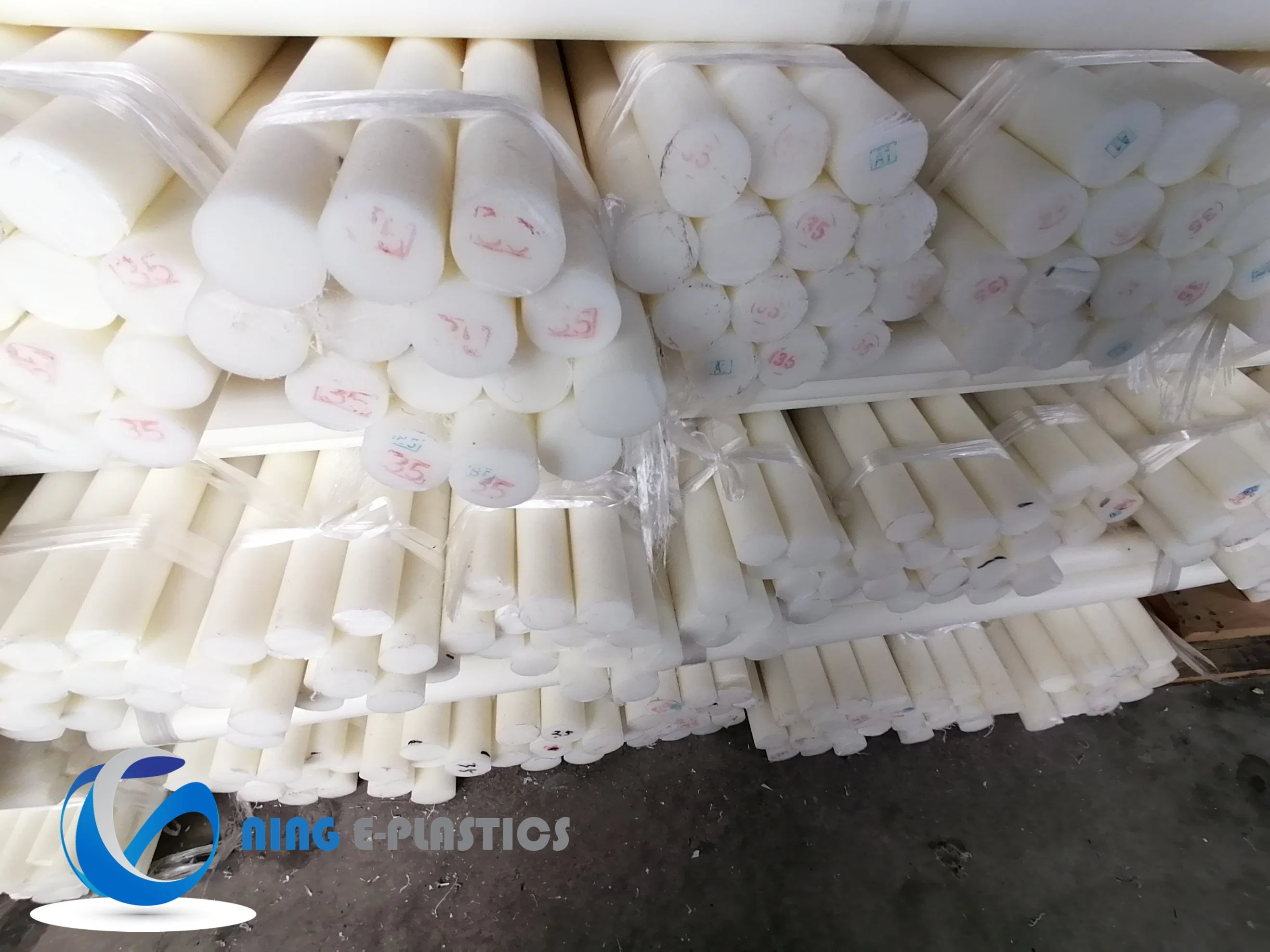 Plastics PA6 Nylon Bar Rod for Nylon V Groove Rollers China Manufacture