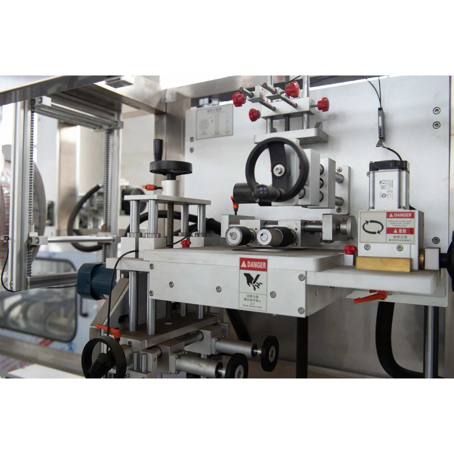 Automatic Bottle Sleeve Labeling System