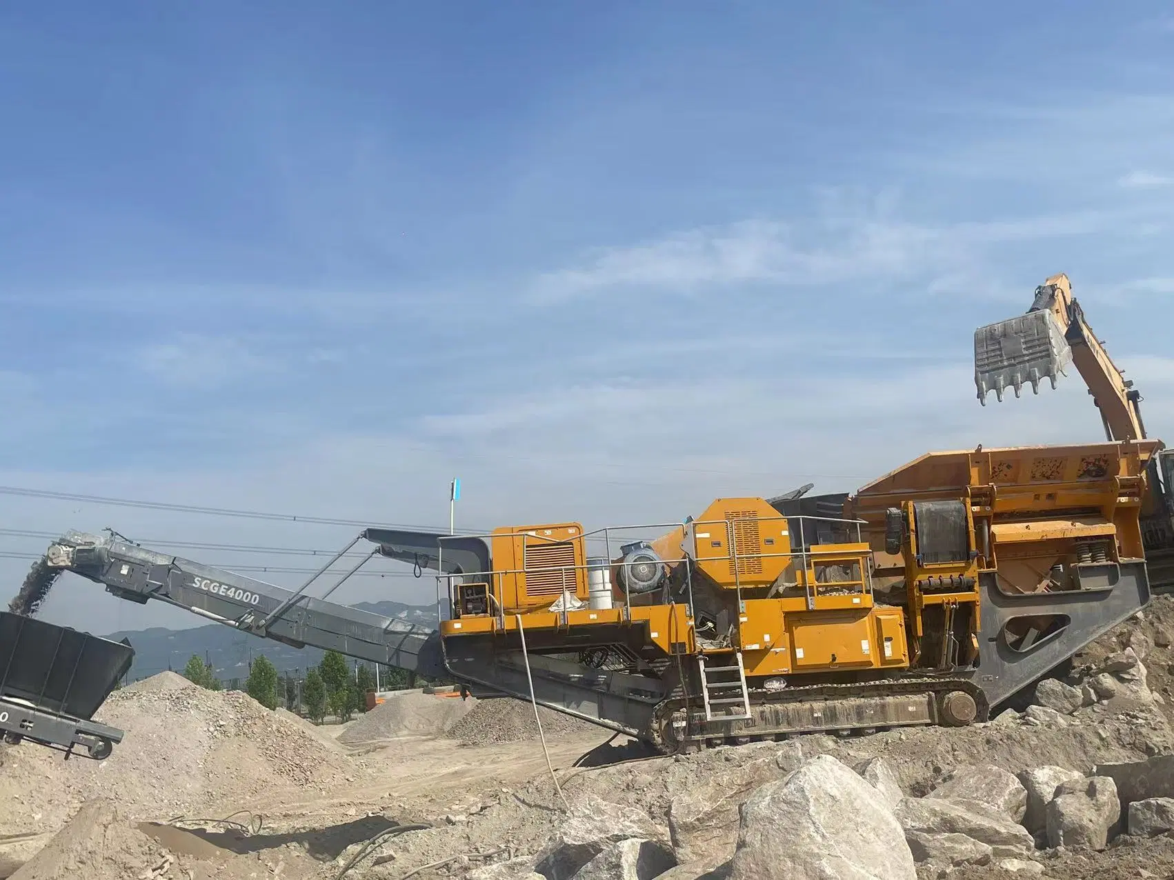 High-Quality 300tph Quarry Stone Mobile Crushing & Screening Plant and Screen Mobile Crushing Equipment