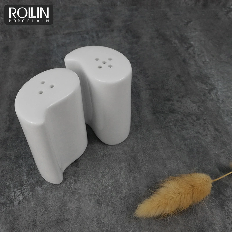 Unique Design Porcelain Shakers Set Salt Shakers Pepper Shakers