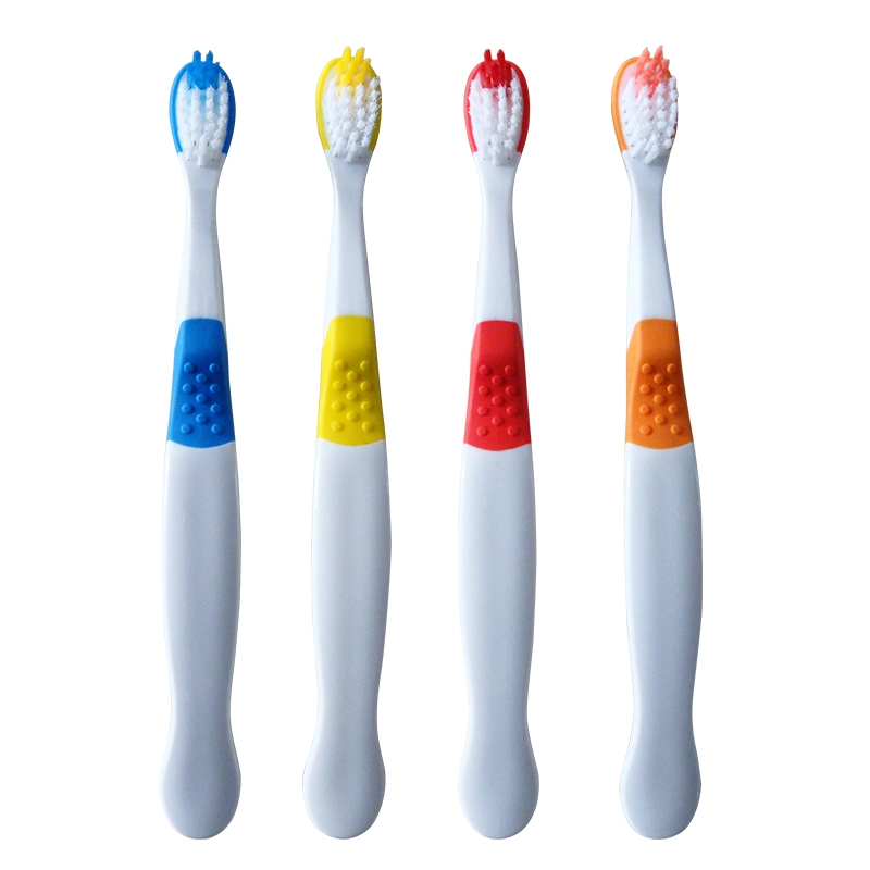 فرشاة أسنان للأطفال مزودة بشعيرات صغيرة ناعمة الرأس/مقبض أنتيسليب