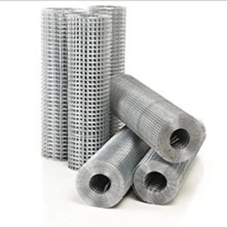 China Manufacturer Sale Square Hole Galvanized Iron Welded Wire Mesh in Rolls