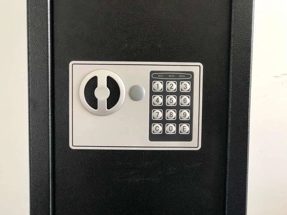 Mechanical Key Lock Metal 6 Gun Safe Box