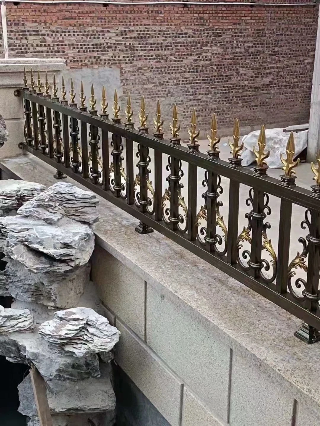 Railings Bay Window European Iron Balcony Guardrail Factory Price Wrought Iron Gate