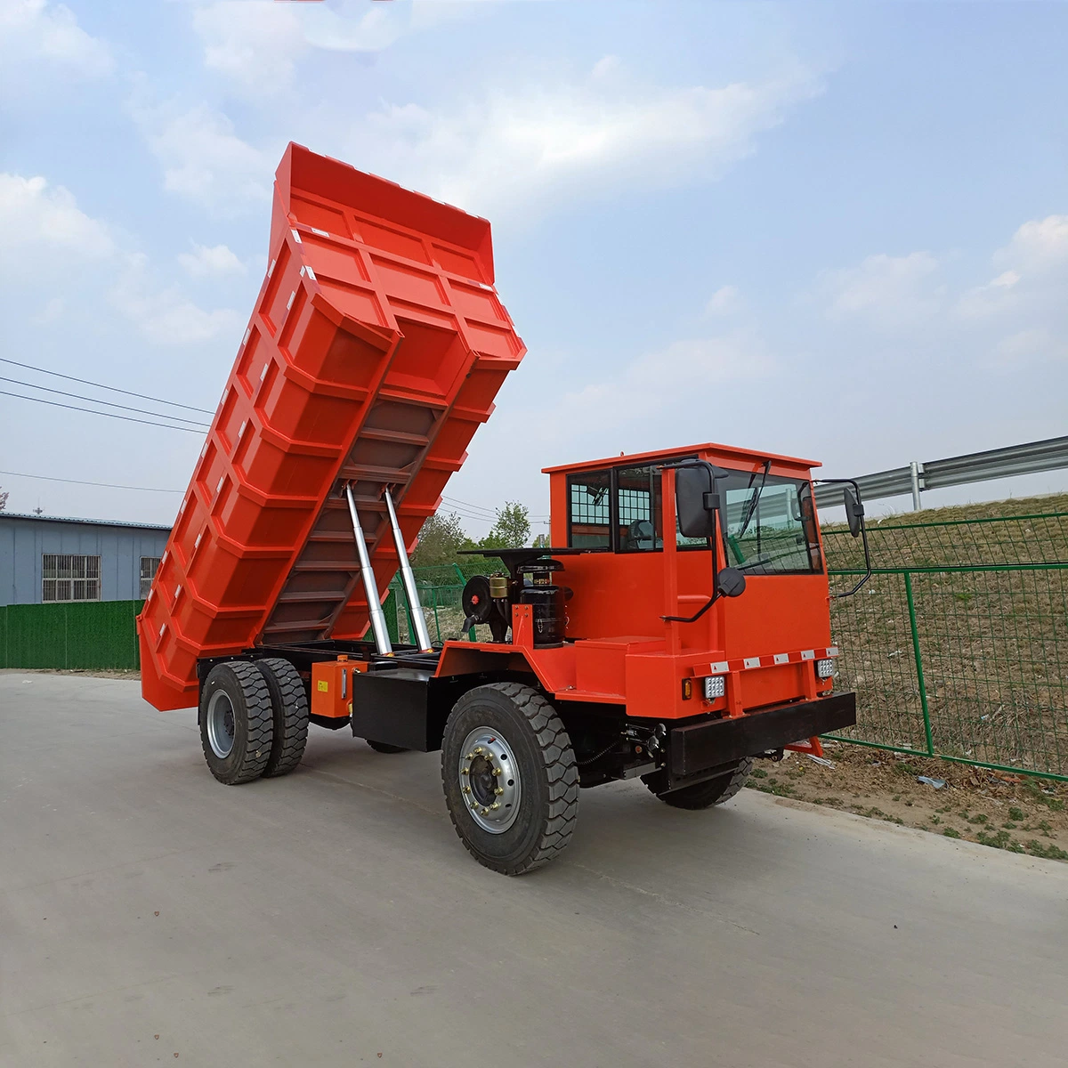 Mina Special Diesel Underground Dump Truck excelente sistema de travagem Carga sensível espessura da carroçaria pesada