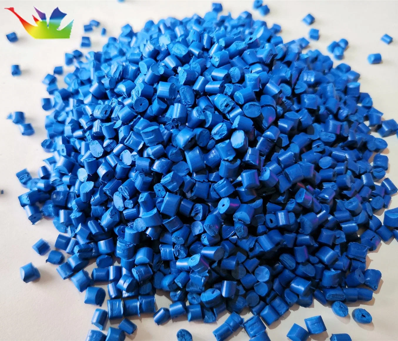 Blue Plastic Pellet PP, ABS, PE, Pet, PC Polyester Masterbatch