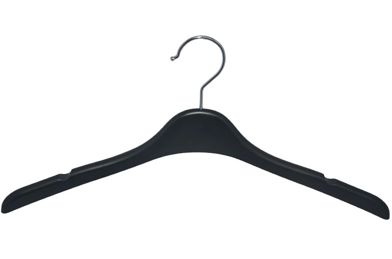 Slim Long Shoulder 17 Inch Plastic Black Coat Hangers with Notches Custom Logo