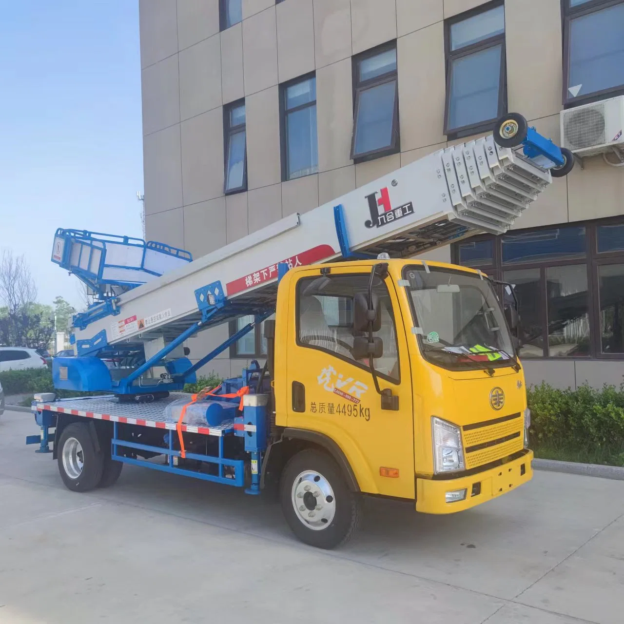 32m 36m Construction Lift Ladder Platform Hoist Ladder Lift Truck for High Altitude Operation with CE