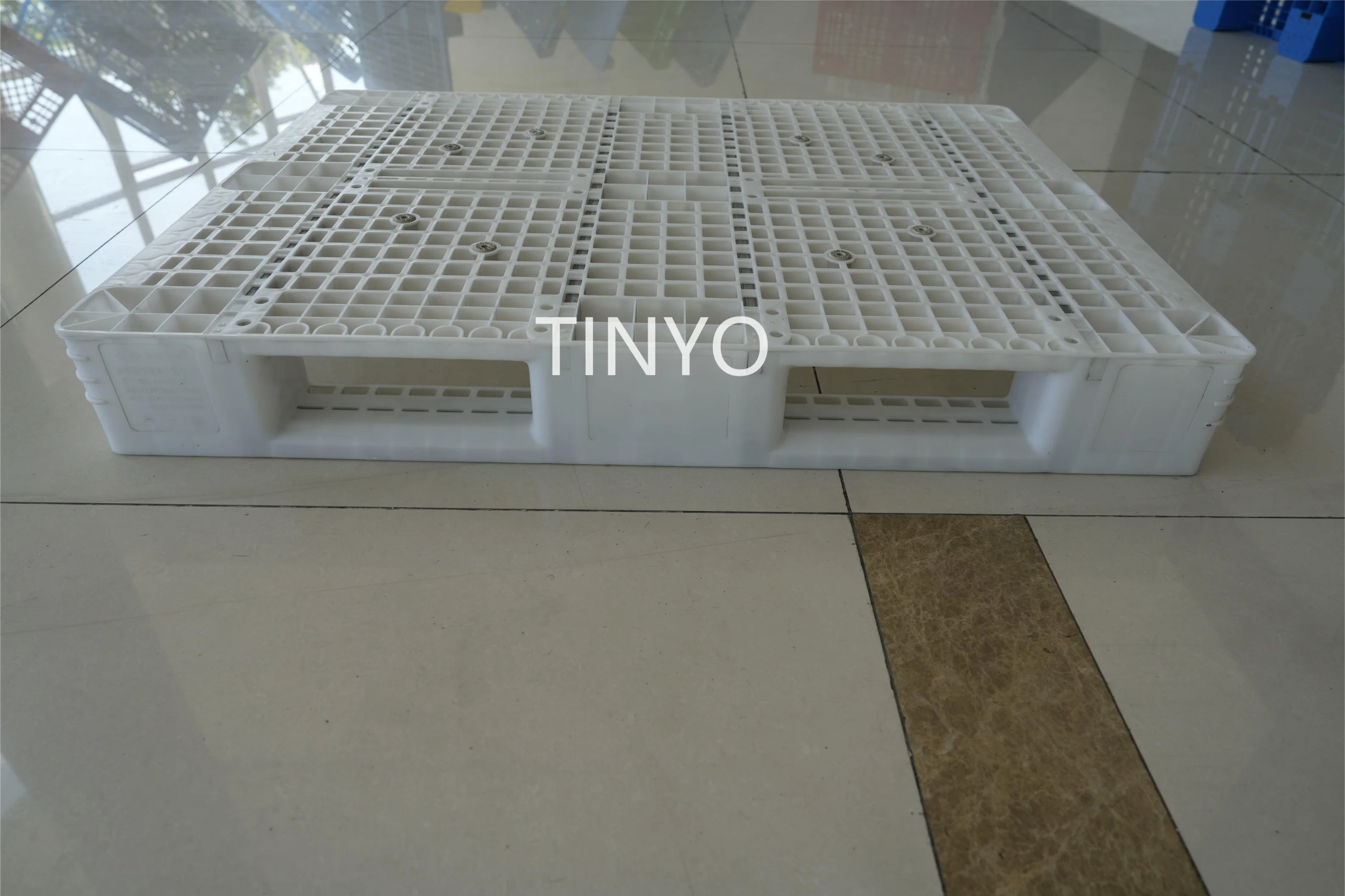 Heat Treated Spill Metal Cage Large PVC Pallet for Exporting