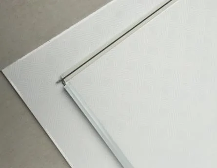 Lagest Fábrica Precio Competitivo Mejor Calidad Azulejo de Techo de Yeso Laminado de Vinilo PVC para Techo con Espalda de Papel de Aluminio 600*600*7/8mm