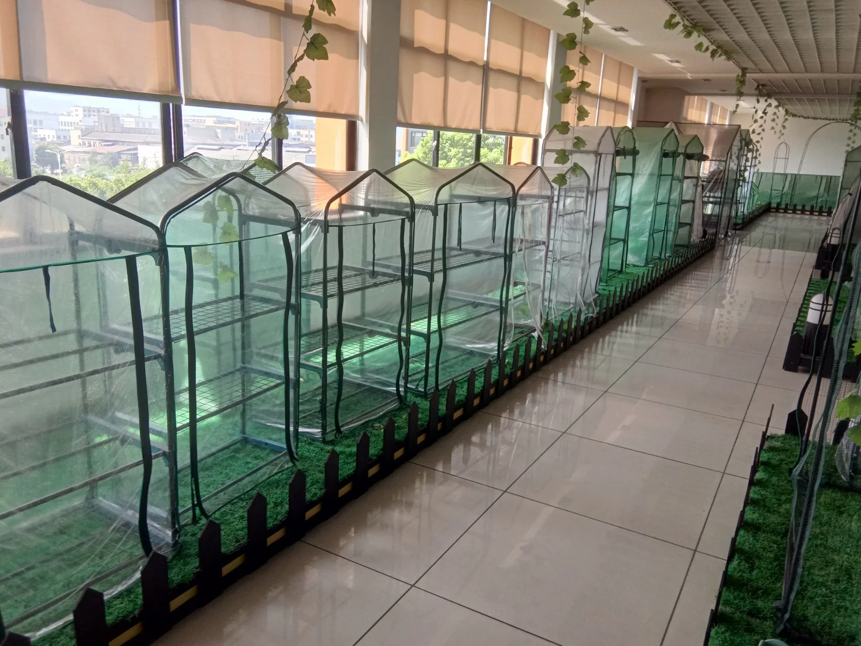 Venlo Hollow Double Tempered PVC Greenhouse with Hydroponics Growing System for Vegetables/ Flowers/ Tomato/ Farm/ Garden/ Eco Restautant / Agriculture