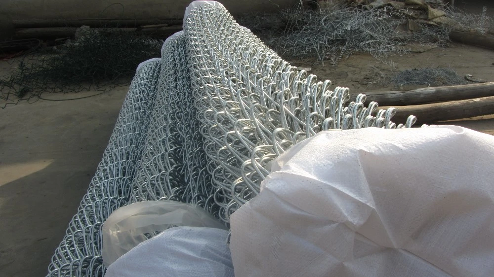 DIP galvanizado a quente, revestido a zinco, 6FT 8FT, 15 m, com cilindro Cyclone Fio Diamond Mesh Farm Chain Link Fence