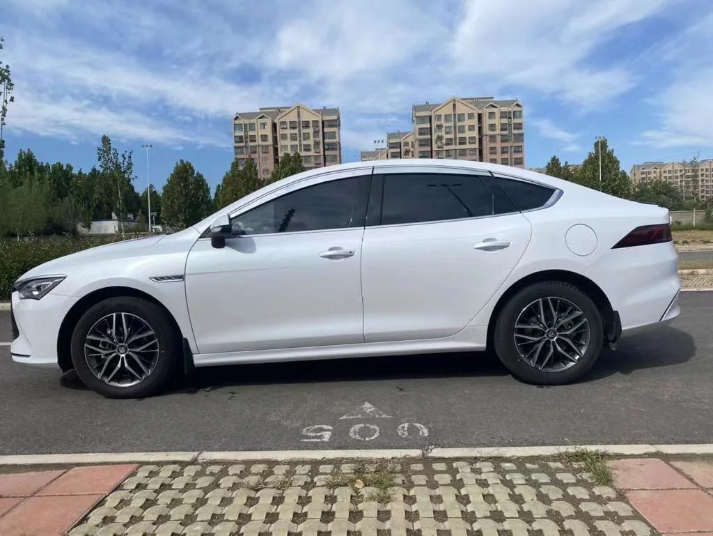 Byd Dernière Qin City Auto bon marché à longue portée haute vitesse une énergie nouvelle batterie de voiture électrique électrique EV