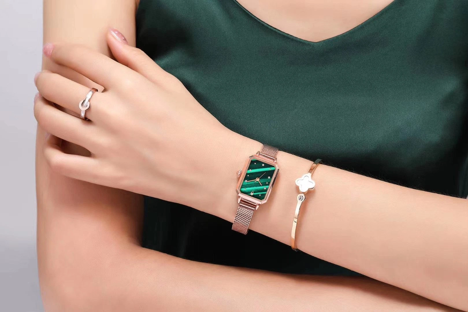 Wholesale/Supplier/Custom Square Analog Elegant Lady Fashion Watch Rose Gold Women's Bracelet Watch