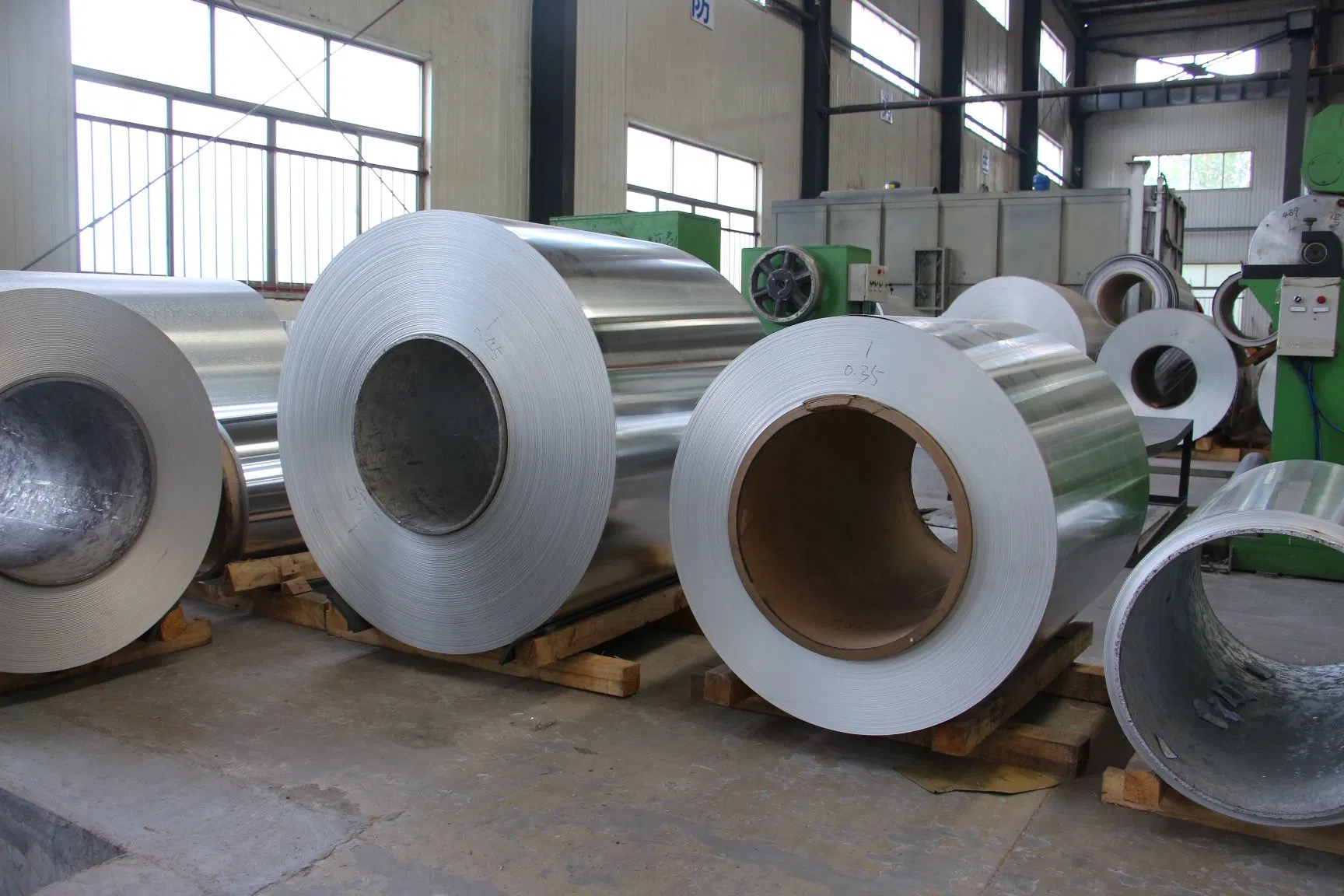 Rock Wool Insulating Tubes Is Basalt and Other Natural Ore, etc as Main Raw Materials, by High Temperature Melting in a Fiber, Stir-in Binder, Curing Processing